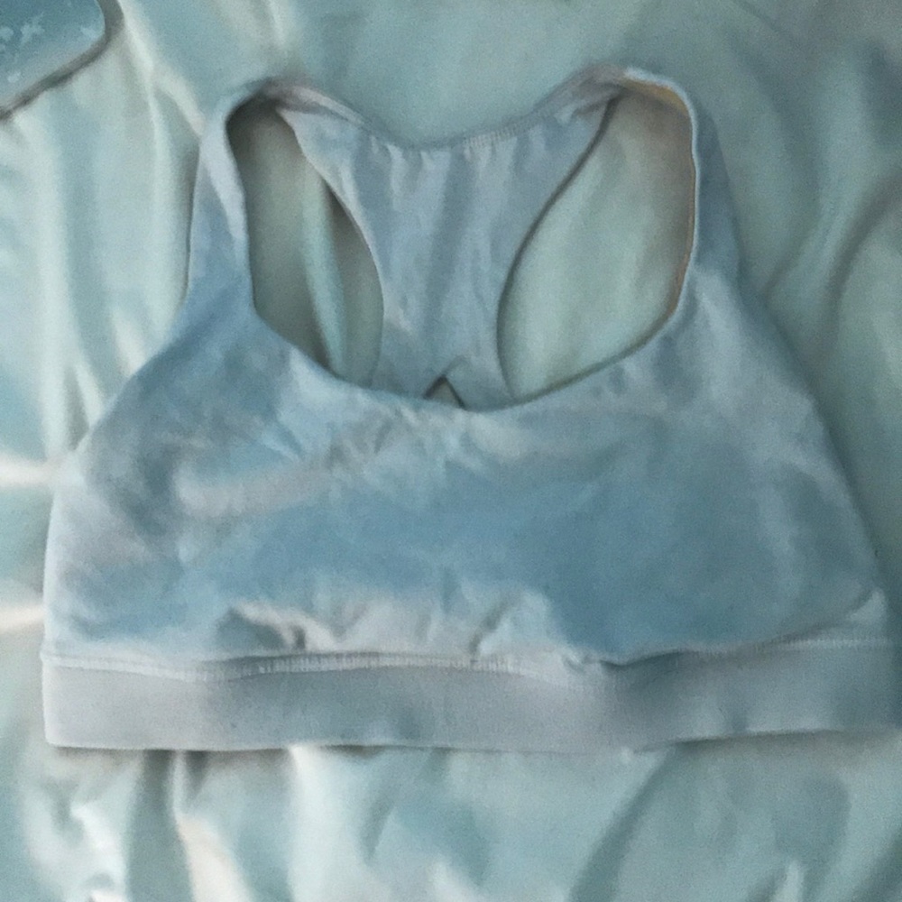 White lululemon sports bra